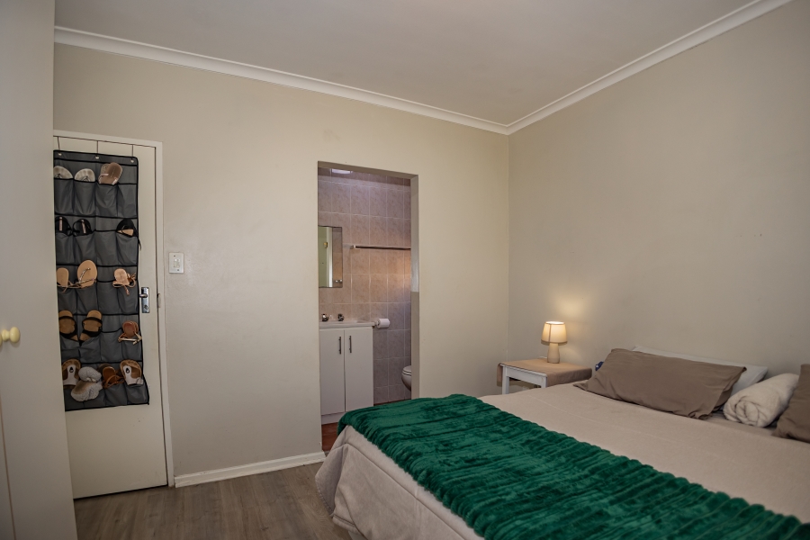 3 Bedroom Property for Sale in Uitzicht Western Cape